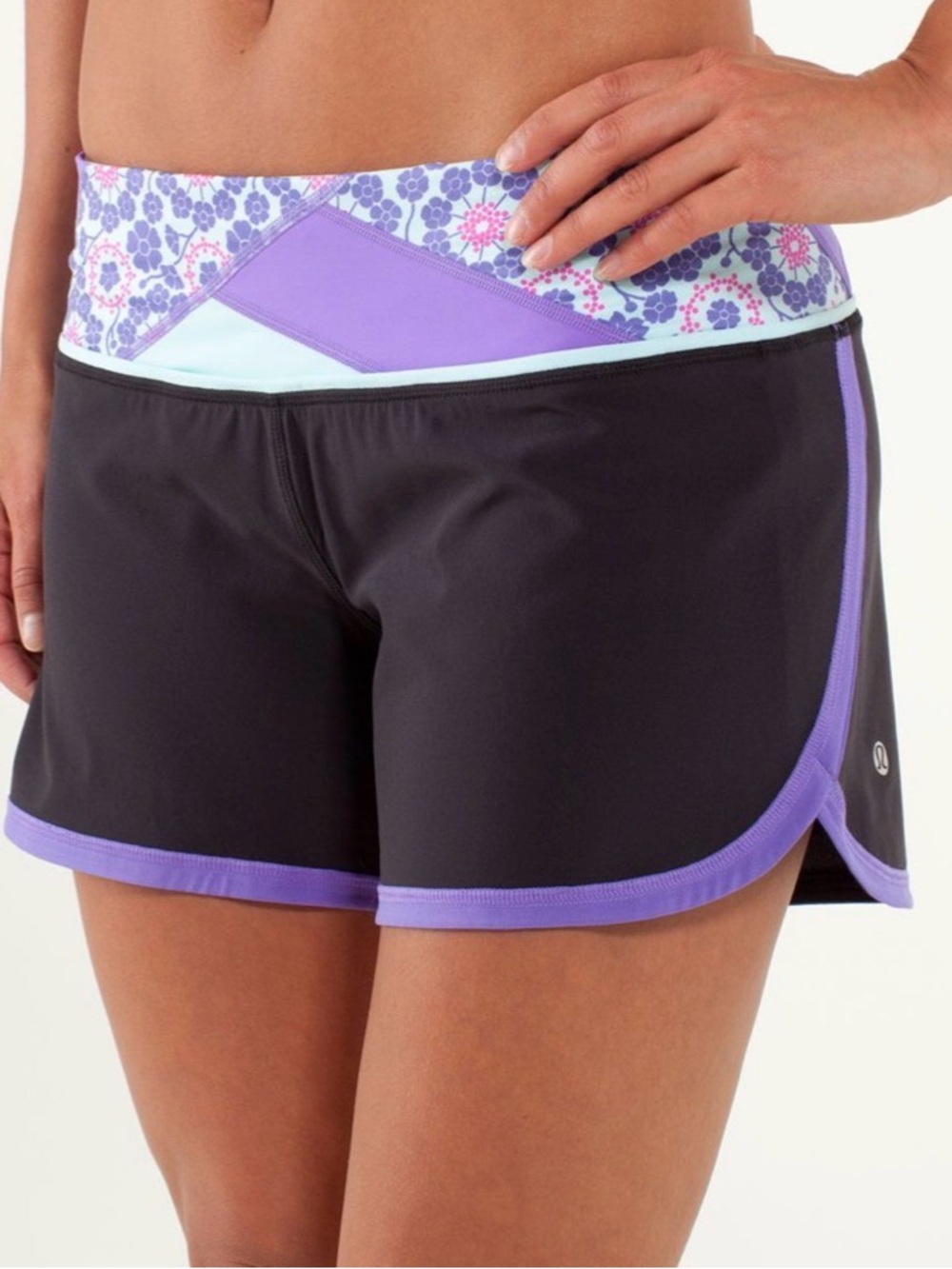 Lululemon groovy run shorts purple power size 10